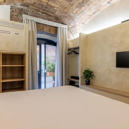 Trastevere Urbes Collection